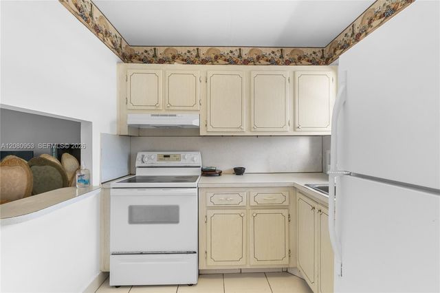 7891 N Sunrise Lakes Drive 305, Sunrise, FL 33322