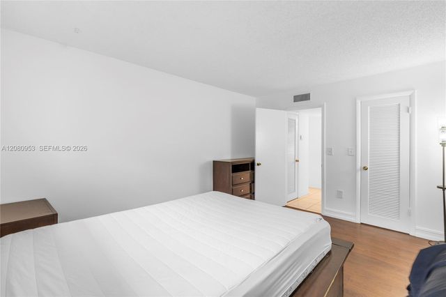 7891 N Sunrise Lakes Drive 305, Sunrise, FL 33322