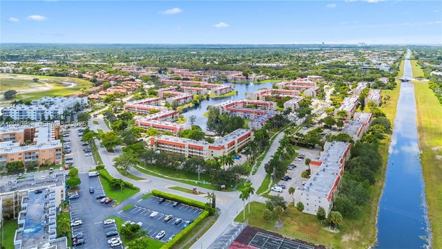 7891 N Sunrise Lakes Drive 305, Sunrise, FL 33322