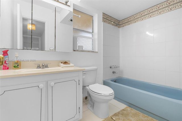 7891 N Sunrise Lakes Drive 305, Sunrise, FL 33322