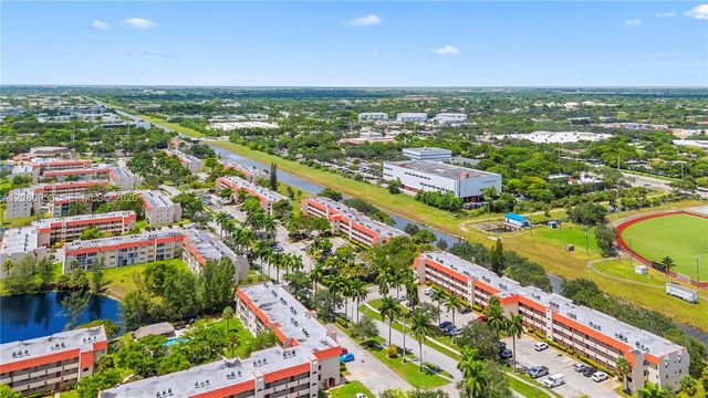 7891 N Sunrise Lakes Drive 305, Sunrise, FL 33322