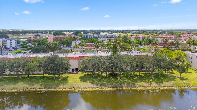 7891 N Sunrise Lakes Drive 305, Sunrise, FL 33322