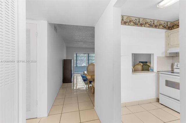 7891 N Sunrise Lakes Drive 305, Sunrise, FL 33322