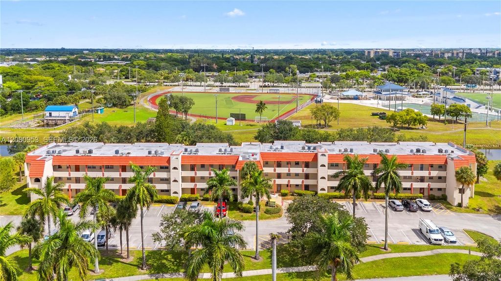 7891 N Sunrise Lakes Drive 305, Sunrise, FL 33322