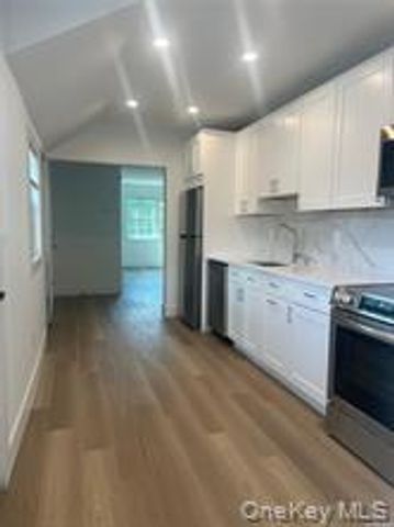 152 South Country B, Bellport Village, NY 11713