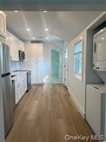 152 South Country B, Bellport Village, NY 11713