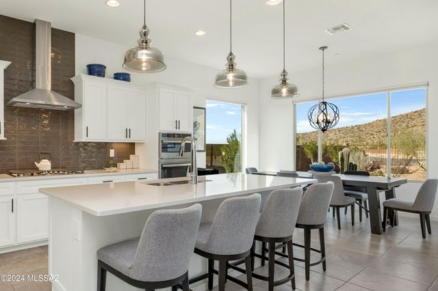 7082 W Patina Drive, Marana, AZ 85658