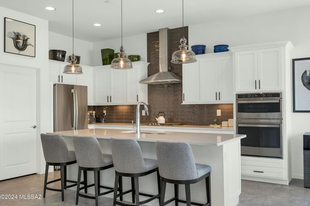 7082 W Patina Drive, Marana, AZ 85658