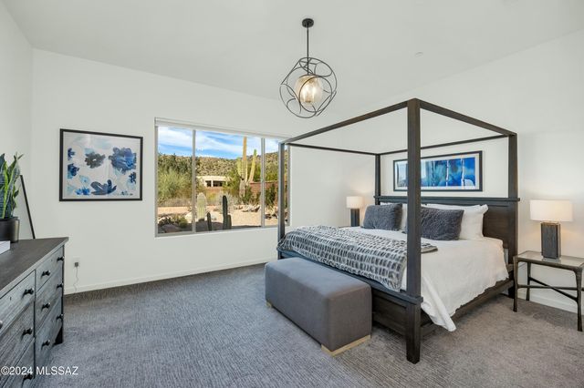 7082 W Patina Drive, Marana, AZ 85658