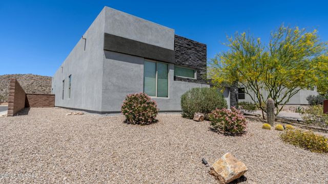 7082 W Patina Drive, Marana, AZ 85658
