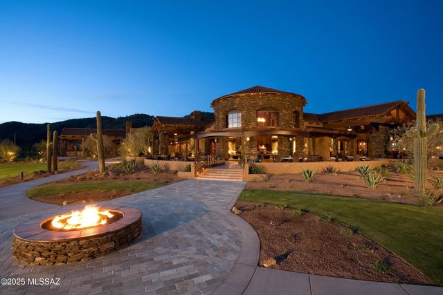 7082 W Patina Drive, Marana, AZ 85658