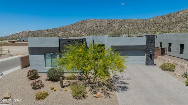 7082 W Patina Drive, Marana, AZ 85658