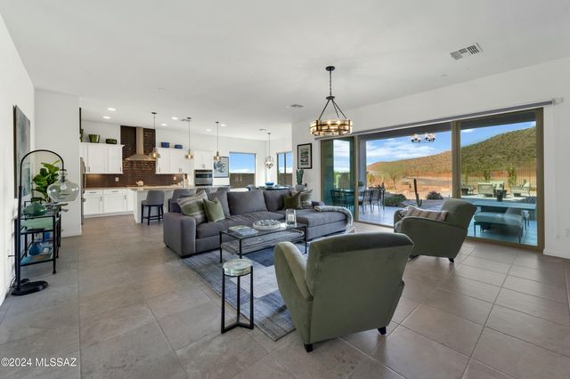 7082 W Patina Drive, Marana, AZ 85658