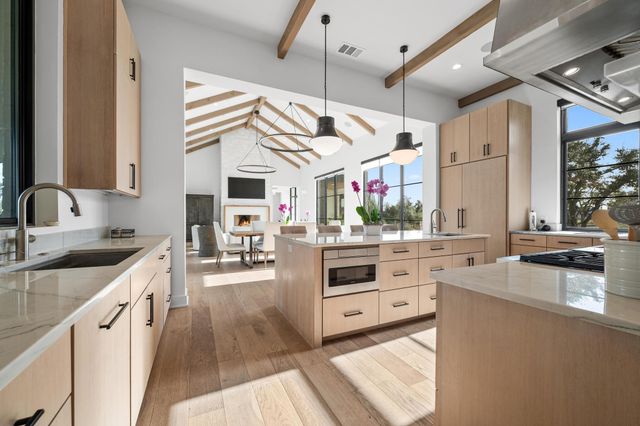 6323 Destiny Hills DR, Austin, TX 78738