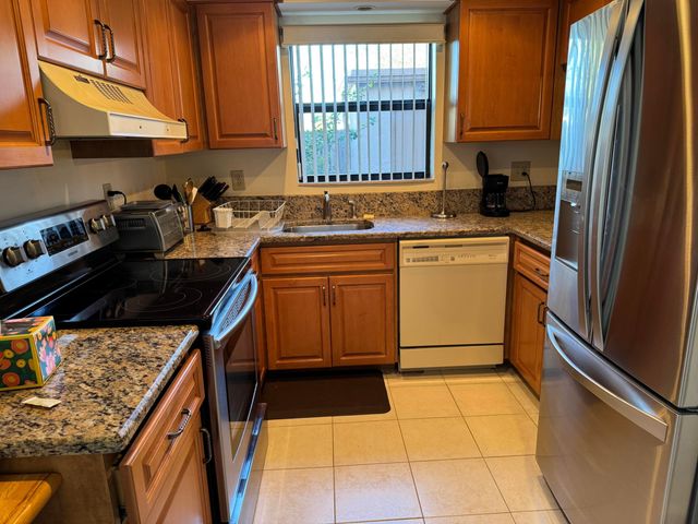31 Chestnut Circle, Cooper City, FL 33026