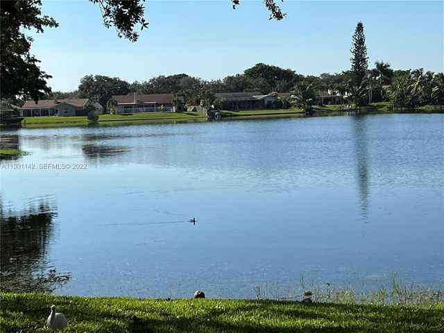 31 Chestnut Circle, Cooper City, FL 33026