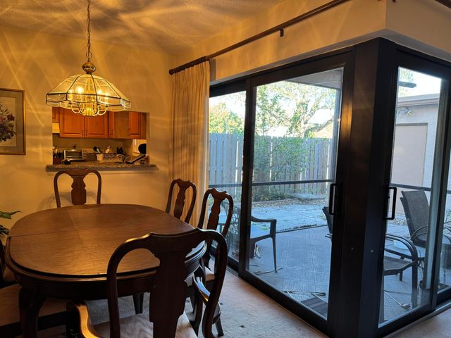 31 Chestnut Circle, Cooper City, FL 33026