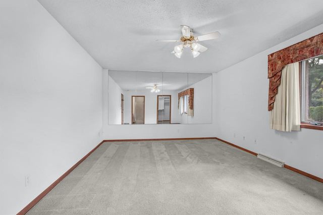 3401 N FIESTA DRIVE, Appleton, WI 54911