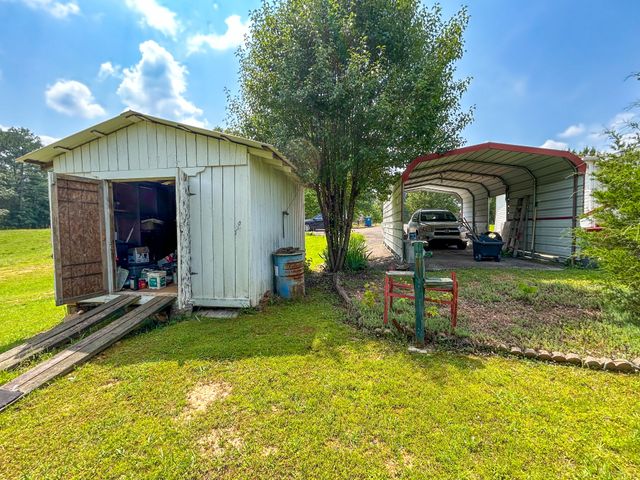 156 Davis Kee Rd, Camden, TN 38320