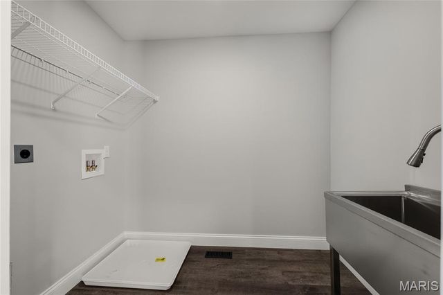 9241 Merritt Avenue, Rock Hill, MO 63144