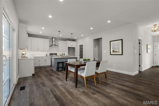 9241 Merritt Avenue, Rock Hill, MO 63144