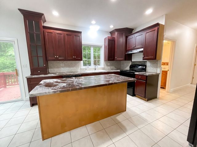 14 Smith Rd, Sutton, MA 01590