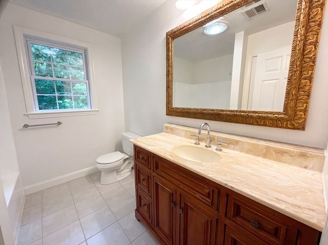 14 Smith Rd, Sutton, MA 01590