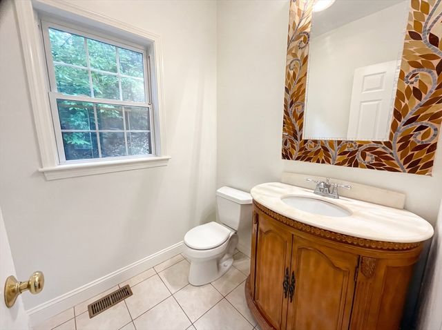 14 Smith Rd, Sutton, MA 01590