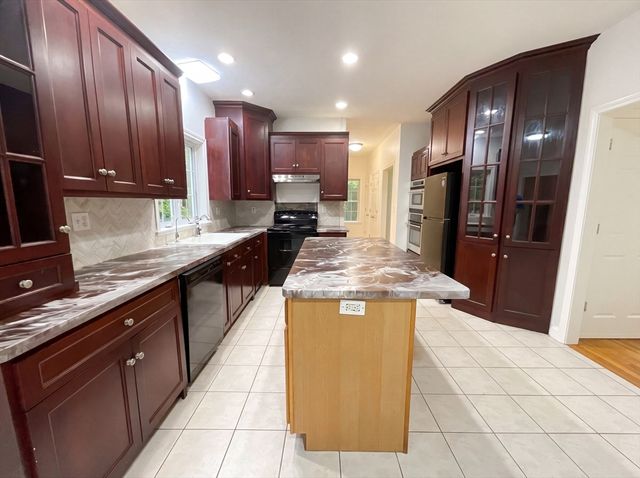 14 Smith Rd, Sutton, MA 01590