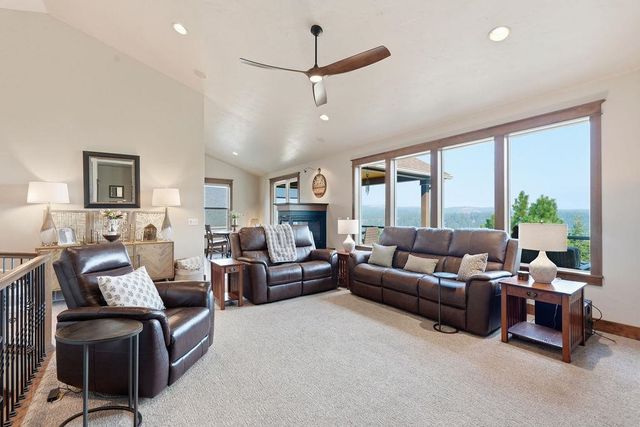 1211 E Quartz Ln, Spokane, WA 99208