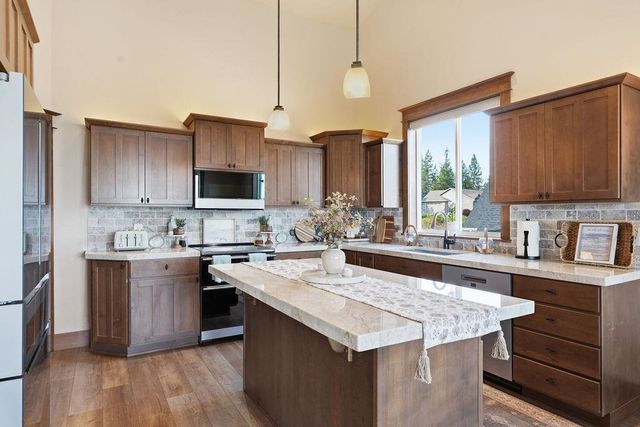 1211 E Quartz Ln, Spokane, WA 99208