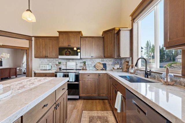 1211 E Quartz Ln, Spokane, WA 99208