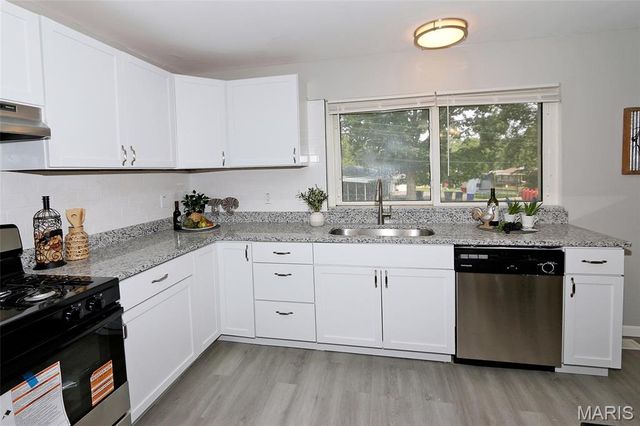 3245 Long Champs Drive, Florissant, MO 63033