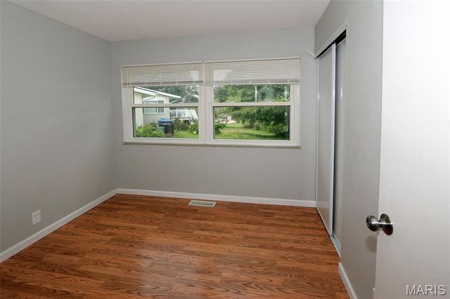 3245 Long Champs Drive, Florissant, MO 63033