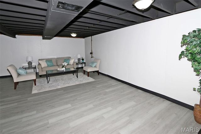 3245 Long Champs Drive, Florissant, MO 63033