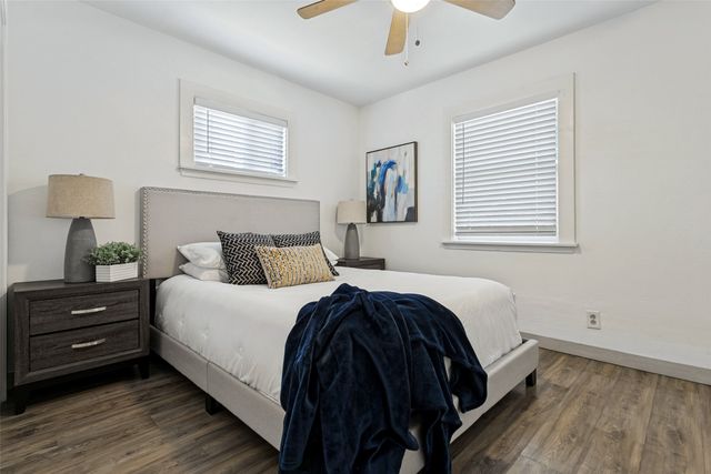 403 E Franklin Street, Grapevine, TX 76051
