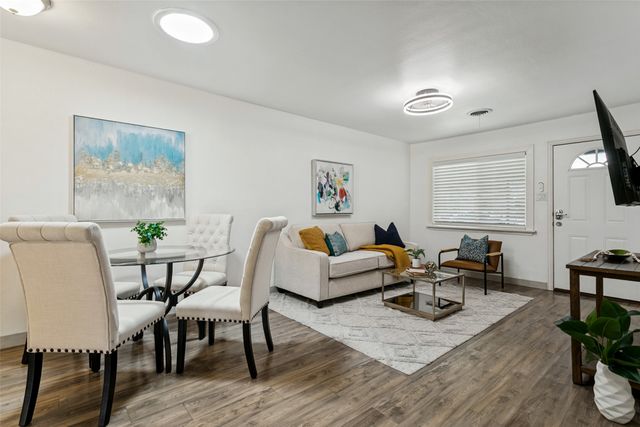 403 E Franklin Street, Grapevine, TX 76051