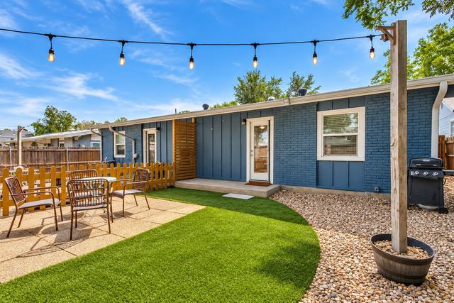 403 E Franklin Street, Grapevine, TX 76051