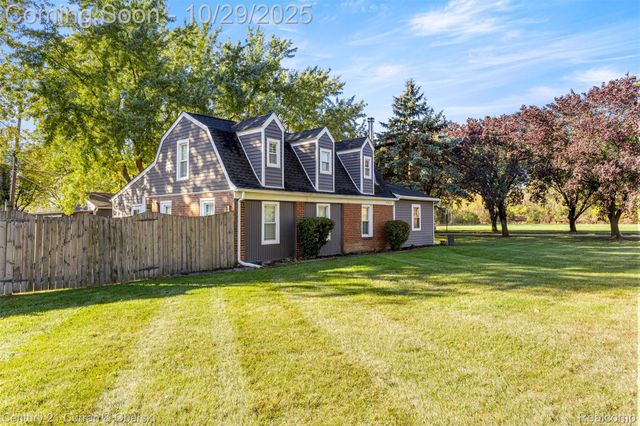 23525 Gibraltar Road N, Flat Rock, MI 48134