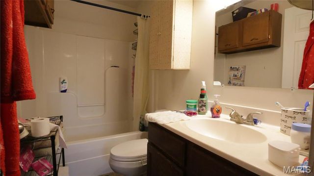 424 S 2nd Street, De Soto, MO 63020