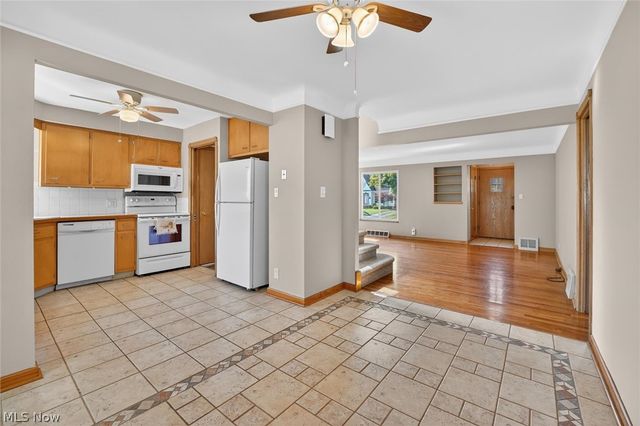 8020 Whitehaven Drive, Parma, OH 44129