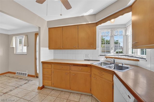8020 Whitehaven Drive, Parma, OH 44129