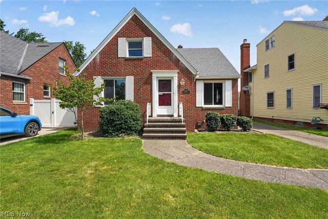 8020 Whitehaven Drive, Parma, OH 44129