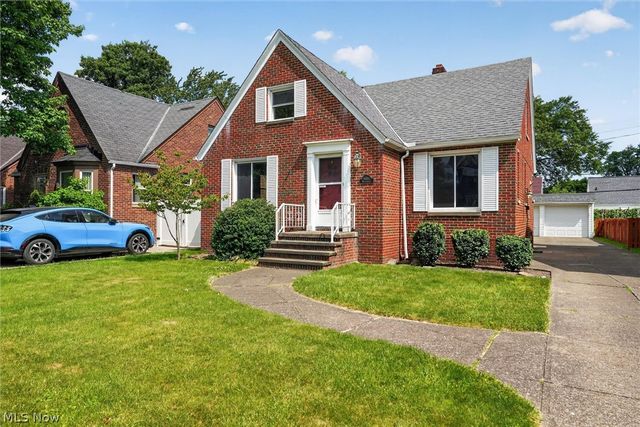 8020 Whitehaven Drive, Parma, OH 44129