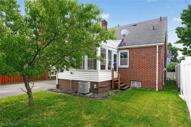 8020 Whitehaven Drive, Parma, OH 44129