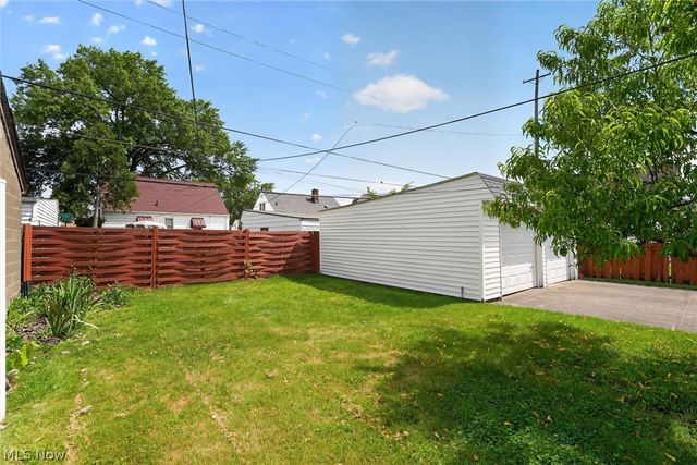 8020 Whitehaven Drive, Parma, OH 44129