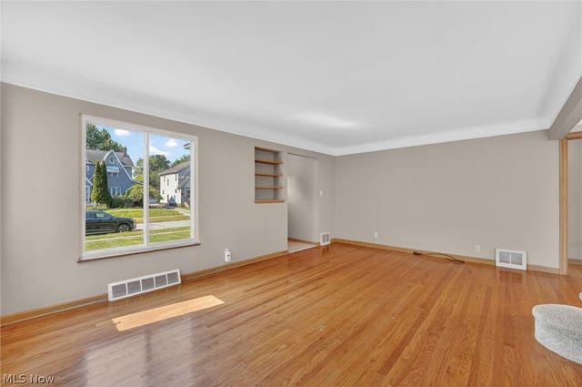 8020 Whitehaven Drive, Parma, OH 44129