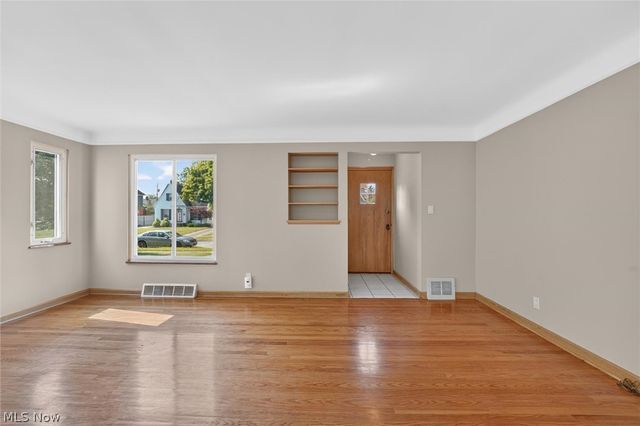 8020 Whitehaven Drive, Parma, OH 44129