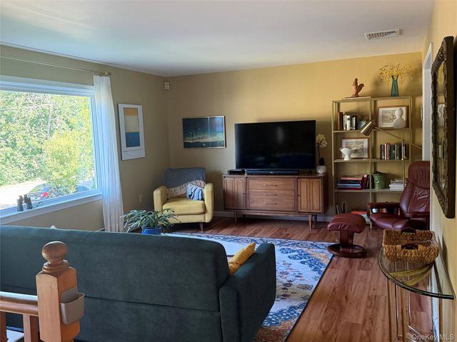 40 Simmons Lane, Beacon, NY 12508