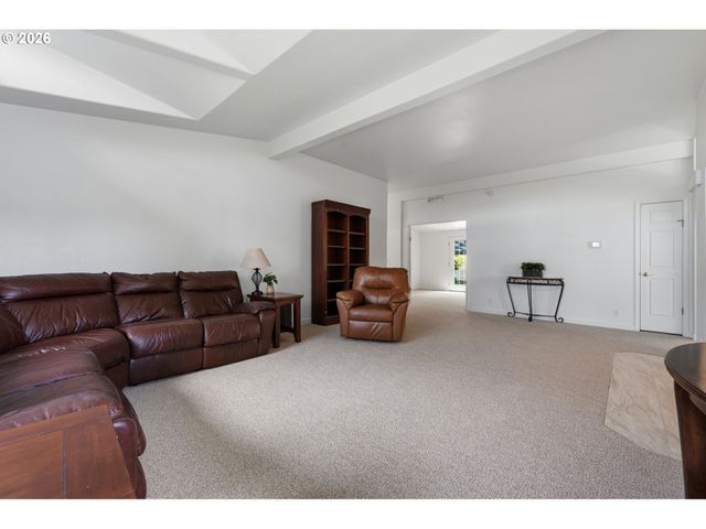 3220 CRESCENT Ave 66, Eugene, OR 97408